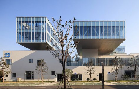上海国际汽车城科技创新港C地块 / 致正建筑工作室