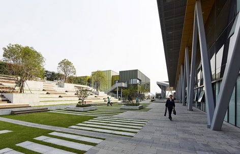 城中之城：昆山康居新城江南片区商业街 / BAU
