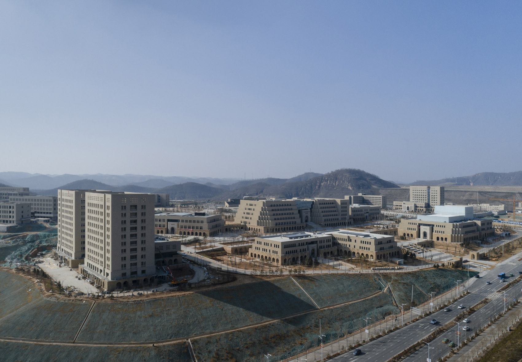 延安大学新校区图书馆,博物馆,校史馆组团 / 清华大学