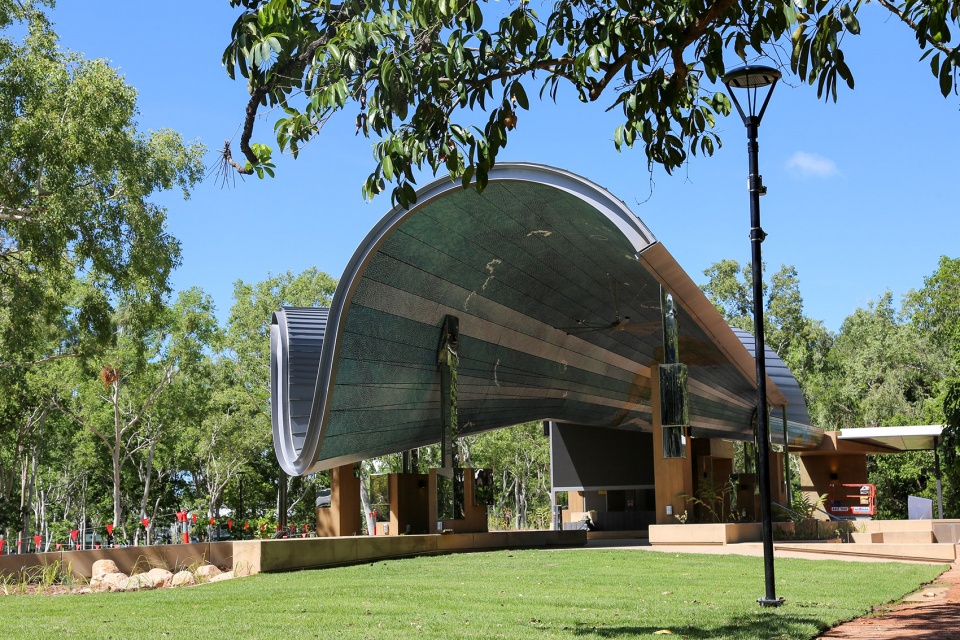 詹姆斯·库克大学中央广场,澳大利亚 / cox architecture