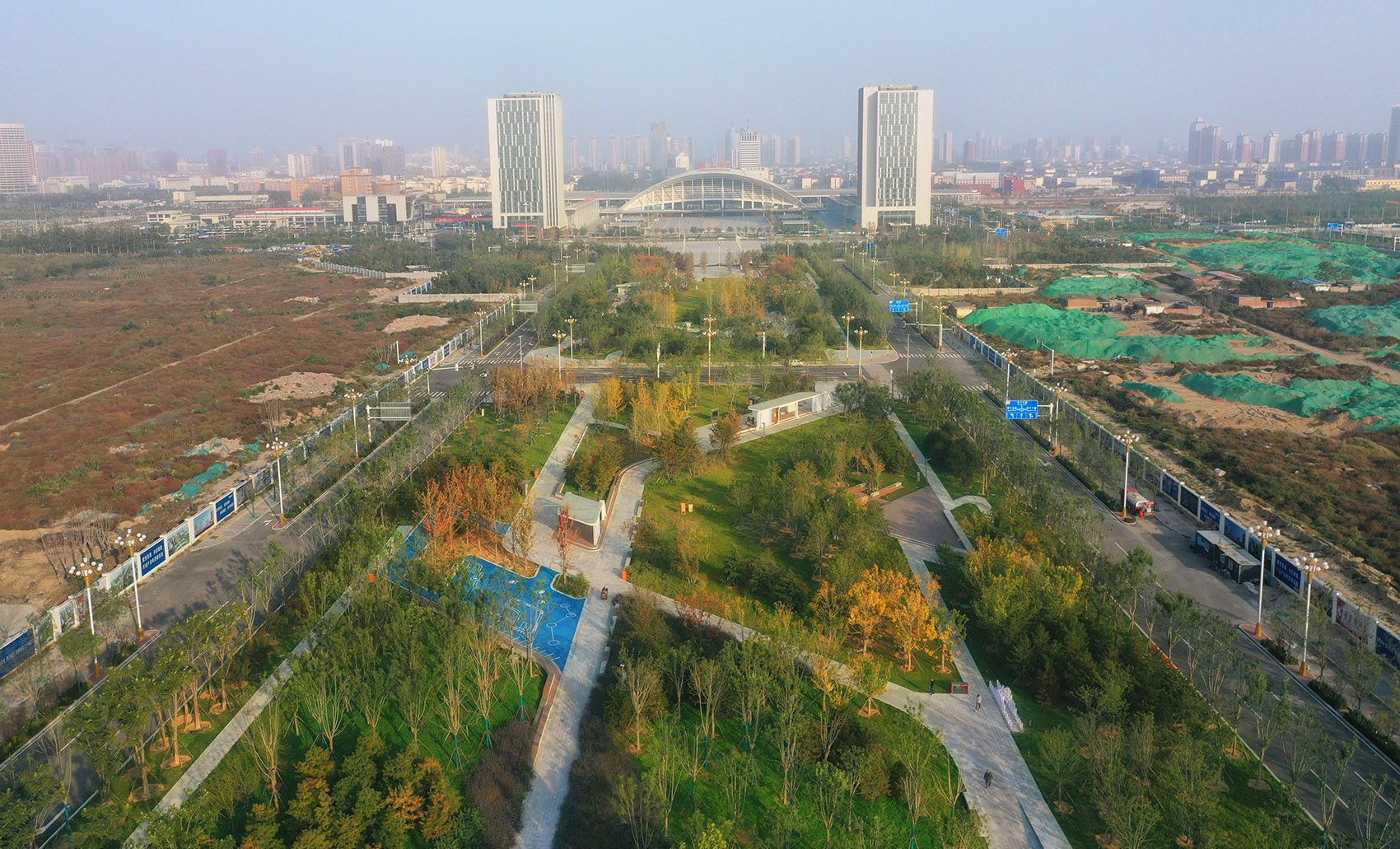 唐山市站西片区核心区京唐大道中央绿轴景观设计 / 北京正和恒基滨水