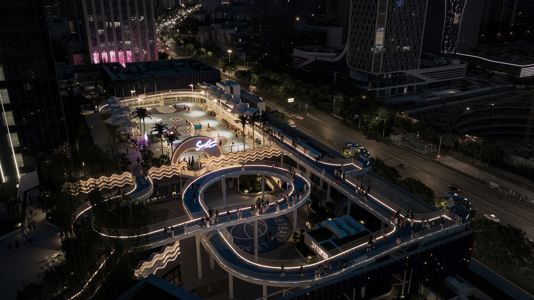 Wuhan Jiangchen Paradise Walk Rooftop Landscape China by FLO 谷德设计网