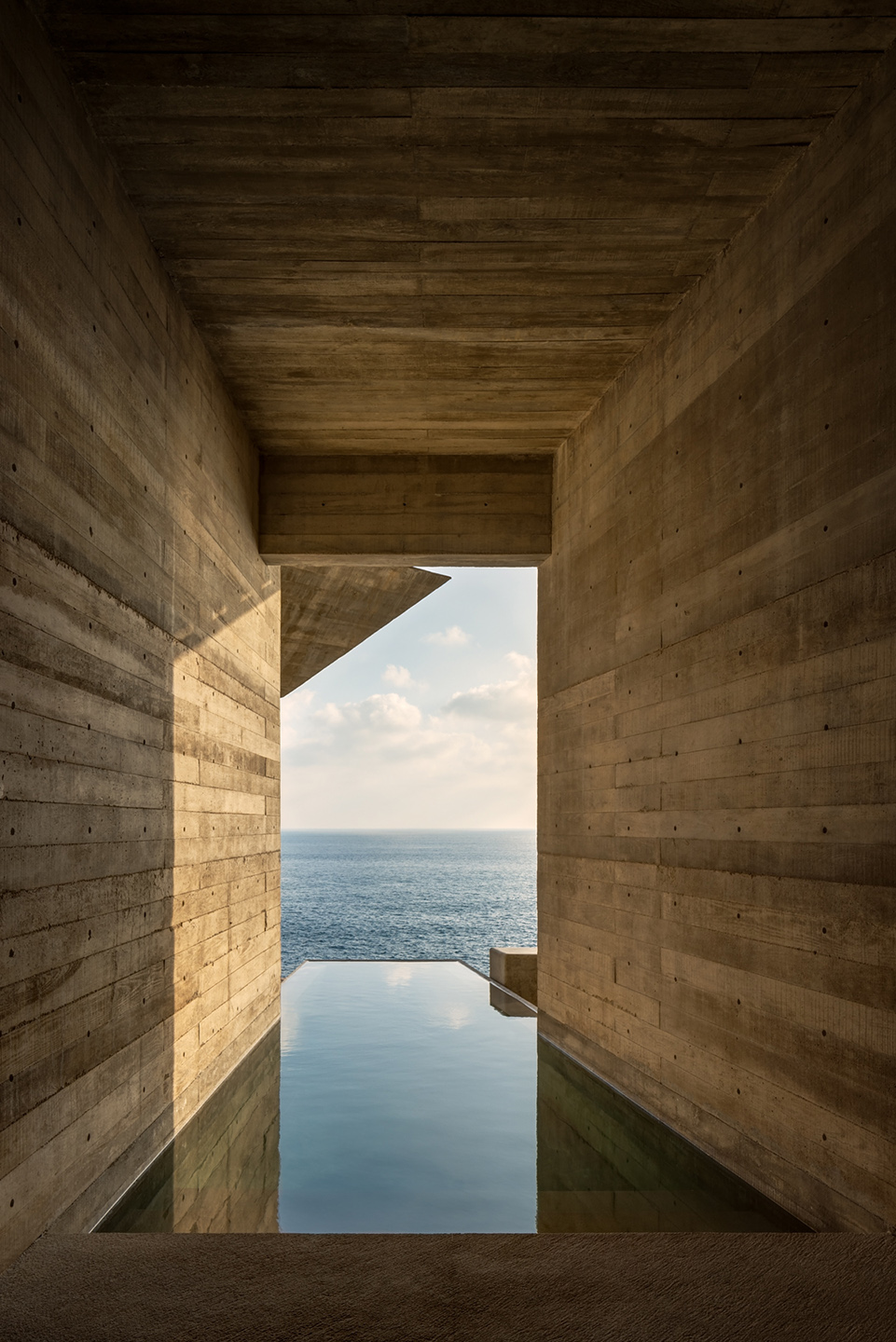 Casa Acantilado By Zozaya Arquitectos