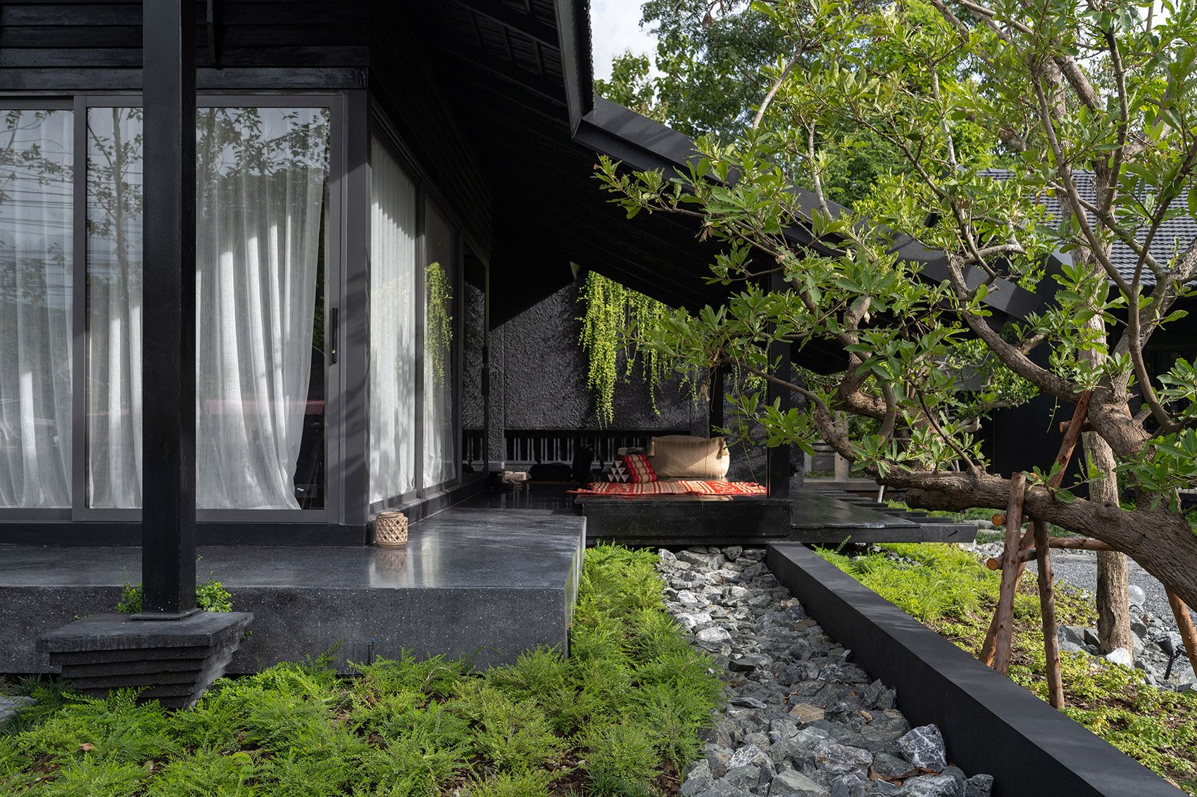 Baan Dam By Housescape Design Lab