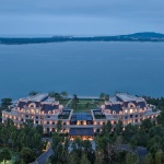 Qingdao Tides Rise Hotel by Leeko Architects