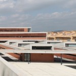 西班牙坡地上的小学 / Fernandez Sole R Monrabal Arquitectos