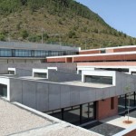 西班牙坡地上的小学 / Fernandez Sole R Monrabal Arquitectos