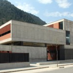 西班牙坡地上的小学 / Fernandez Sole R Monrabal Arquitectos