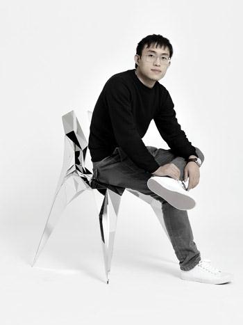 国际上获得巨大成功的不锈钢椅系列 / 张周捷