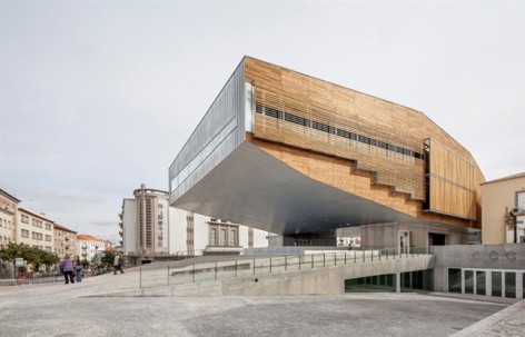 Castelo Branco城市文化中心 / Mateo Arquitectura