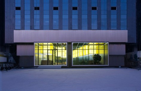 巨鑫国际展示中心，中国 / 众建筑