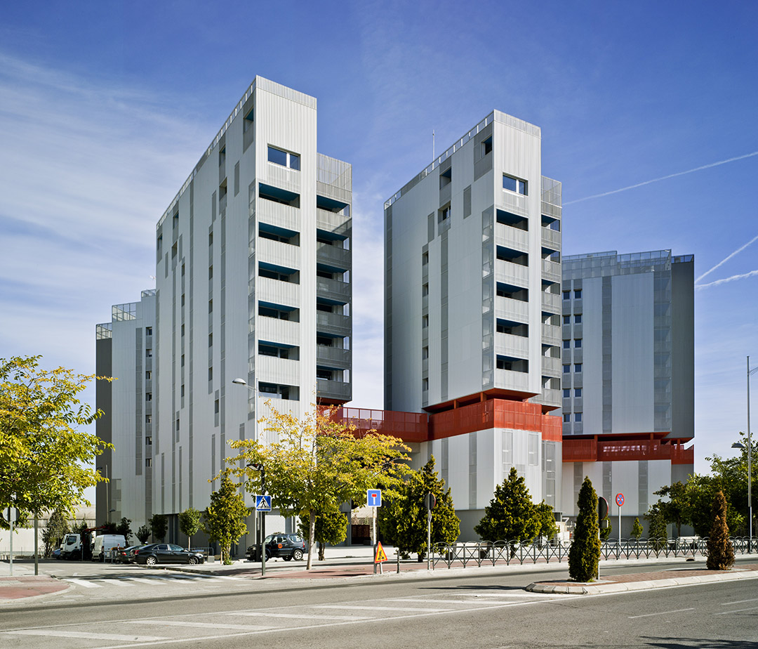 118个社会住房单元的混合建筑西班牙amanncanovasmaruri