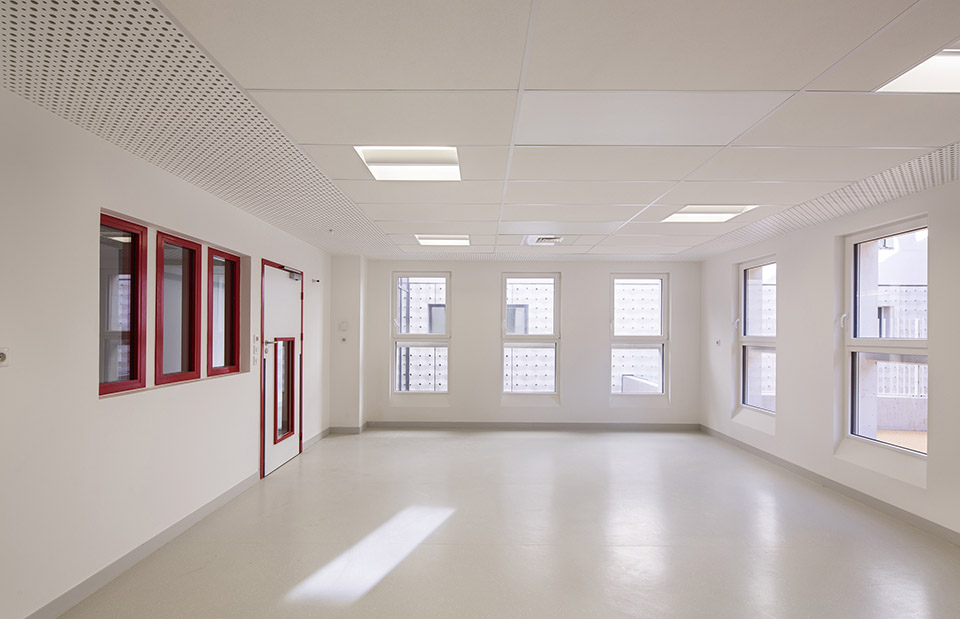 白色幼儿园法国rharchitecture