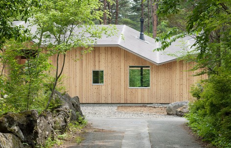 富士山上的折顶屋，日本 / Hiroki Tominaga – Atelier