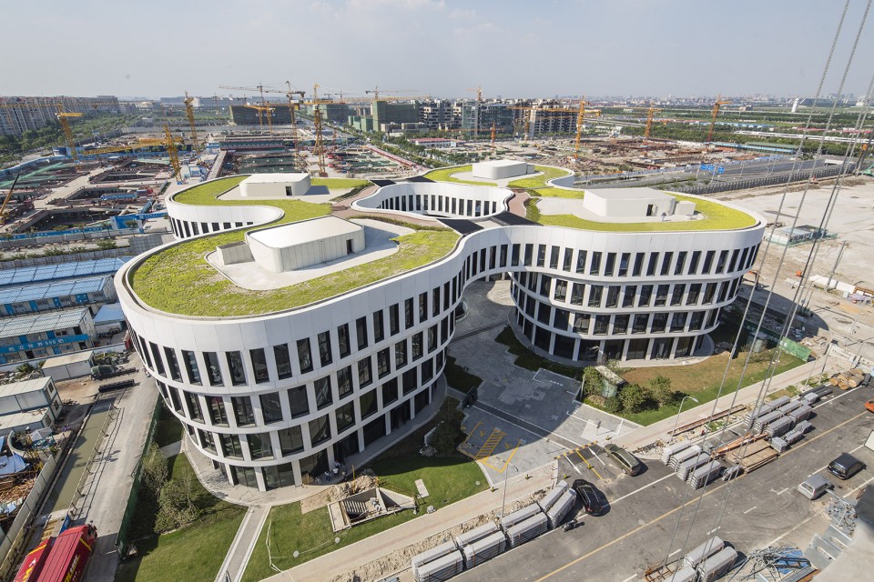 001 first phase of business park at Shanghai Honqiao Airport by mvrdv (4)