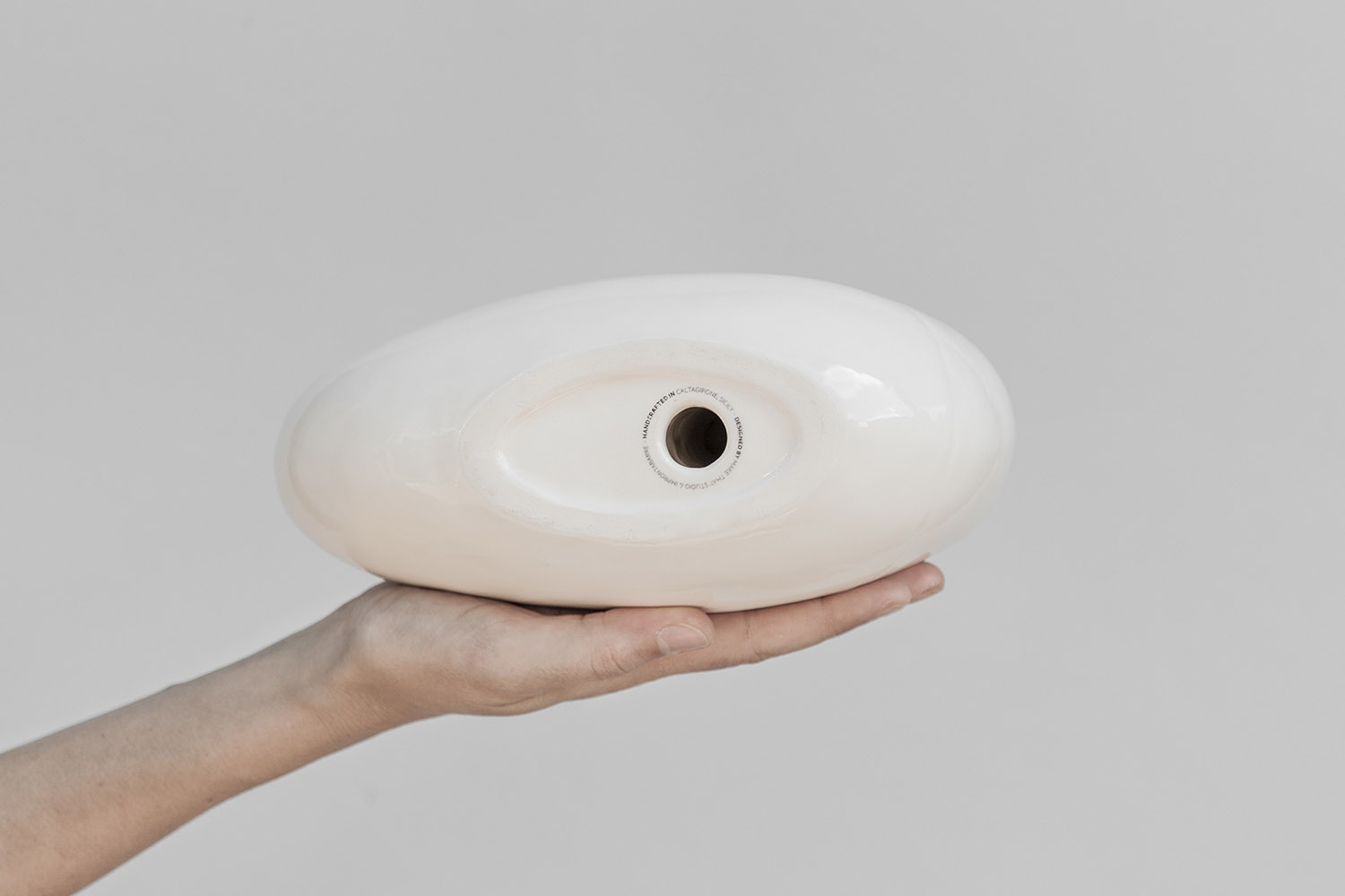 手工鹅卵石水壶 / make that studio