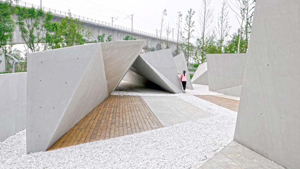 slanted walls allow for shadow during maximun solar incidence