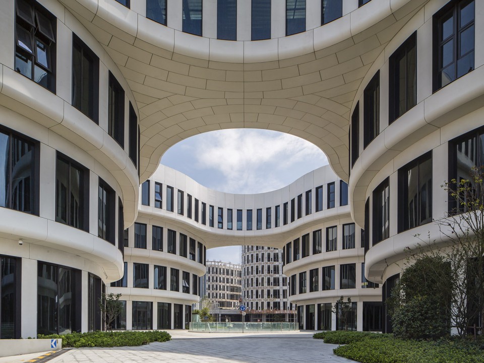 005 first phase of business park at Shanghai Honqiao Airport by mvrdv (3)