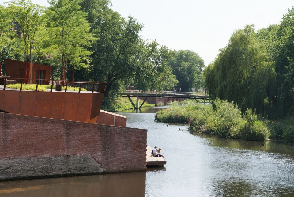 享受河景。Splendid view over the length of the river. (photo: Martien van Osch)