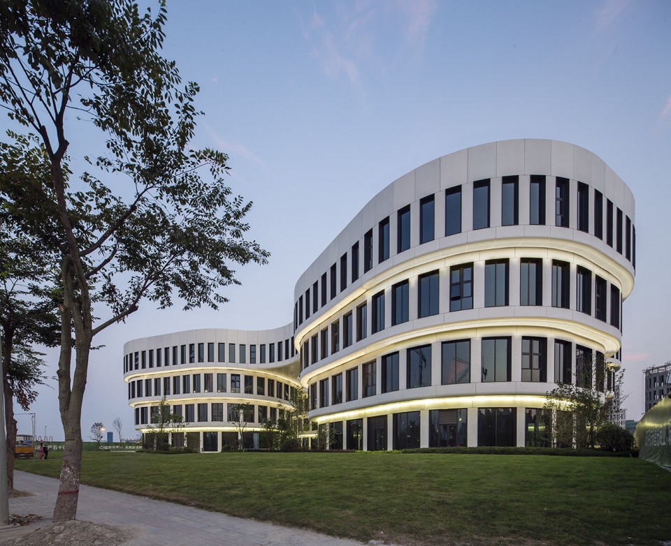 008 first phase of business park at Shanghai Honqiao Airport by mvrdv (7)