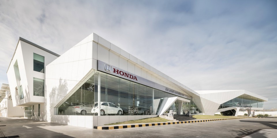 001-HONDA NAKORNCHAISRI showroom by OFFICE AT1