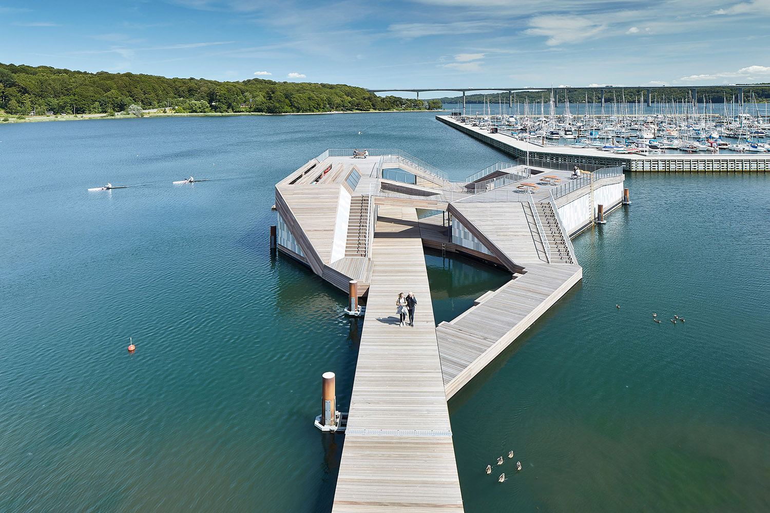 The Floating Kayak Club by FORCE4 ARCHITECTS 谷德设计网