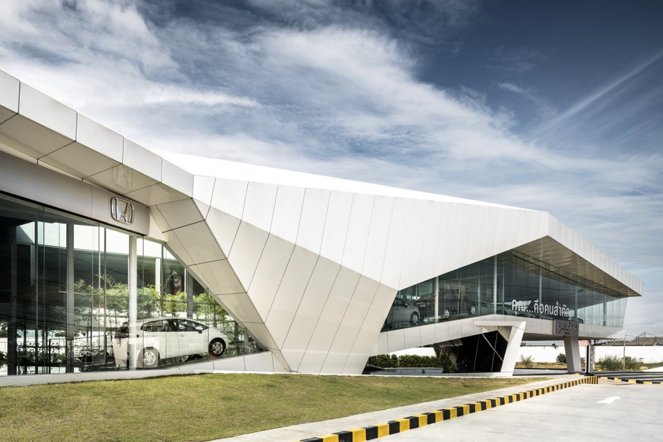 002-HONDA NAKORNCHAISRI showroom by OFFICE AT1