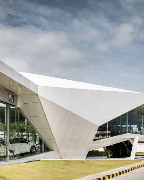 004-HONDA NAKORNCHAISRI showroom by OFFICE AT1