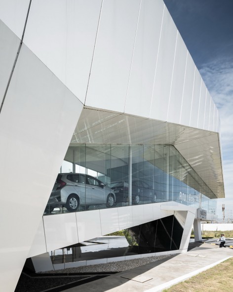 005-HONDA NAKORNCHAISRI showroom by OFFICE AT1