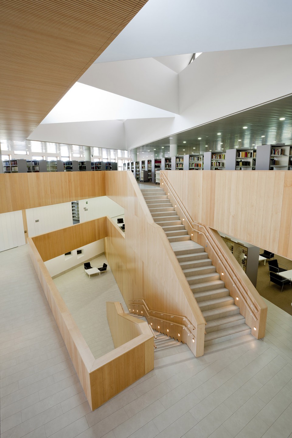 014-Building 18 of Getafe Campus by beldarrain
