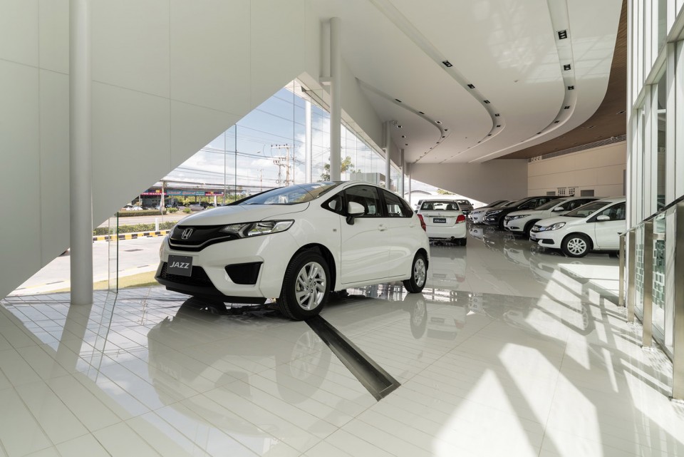 014-HONDA NAKORNCHAISRI showroom by OFFICE AT1
