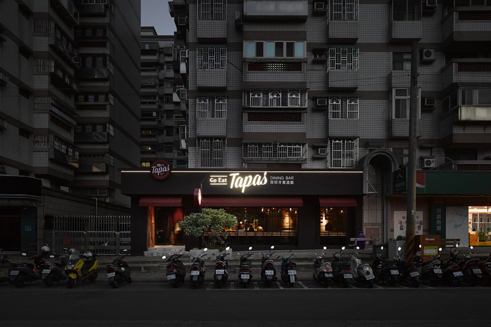 015 Go Eat Tapas DINING BAR － L_063383