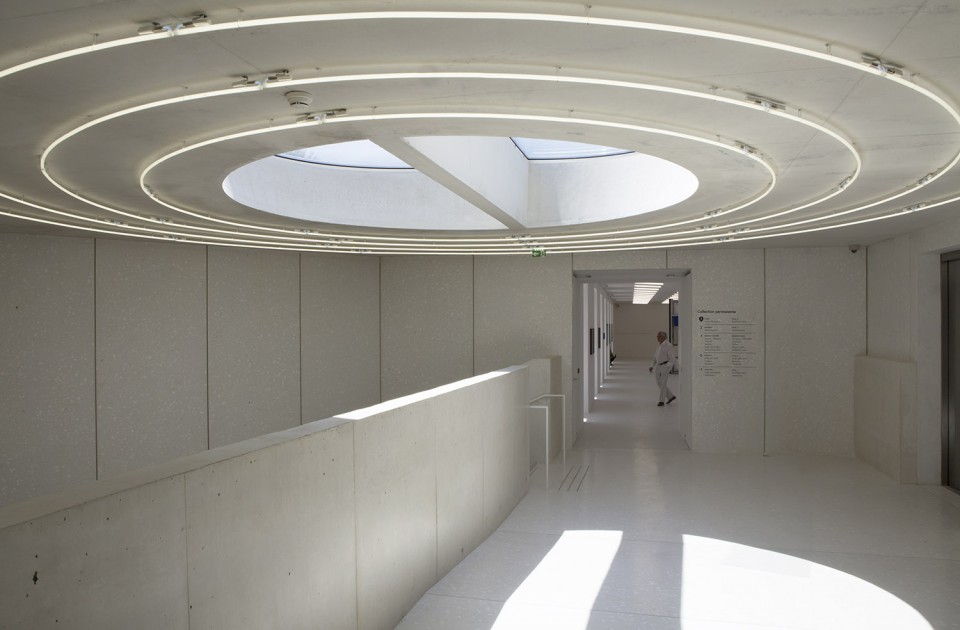 015-extention and rehabilitation of collection lambert in avignon