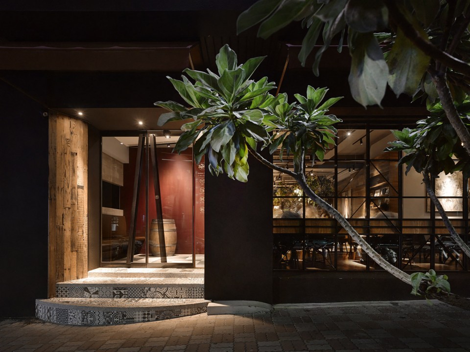 016 Go Eat Tapas DINING BAR － L_063400 P