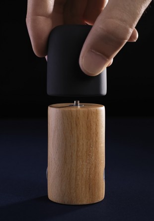 COSMOS by Huzi Design Magnet