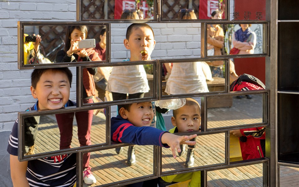 hutong reflection_09