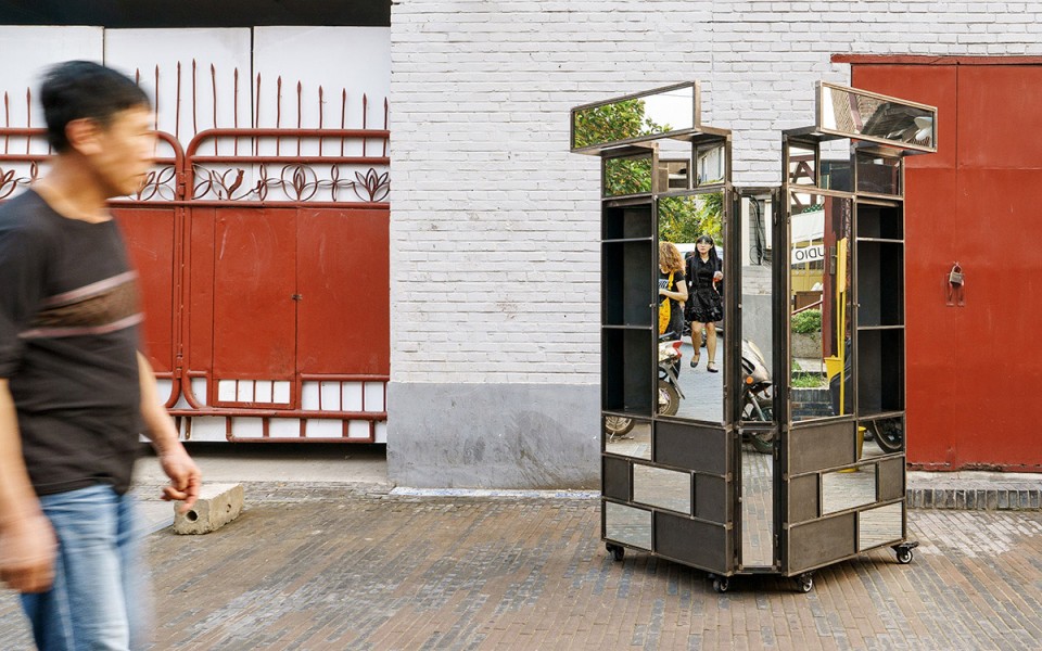 hutong reflection_14
