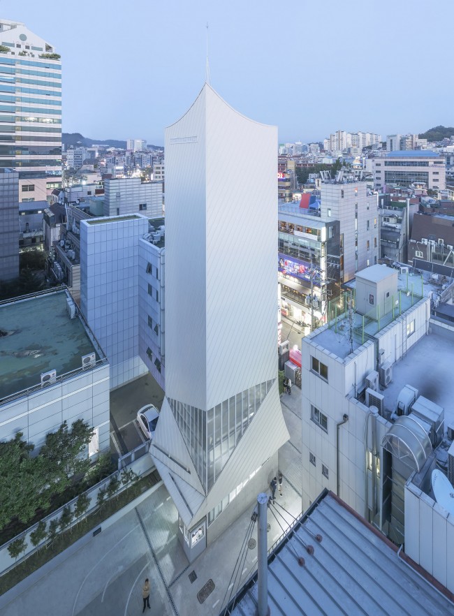 0 ㄏSergio Pirrone_07 0 White Boat by IROJE KHM Architects