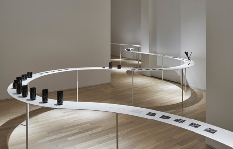 nendo用33米长漂浮之桌为GYRE打造巡回展 / nendo