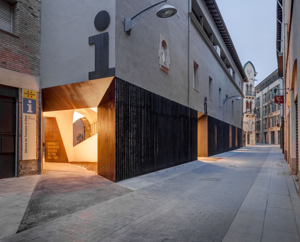 002-A DOOR TO THE LANDSCAPE by arnauestudid arquitectura