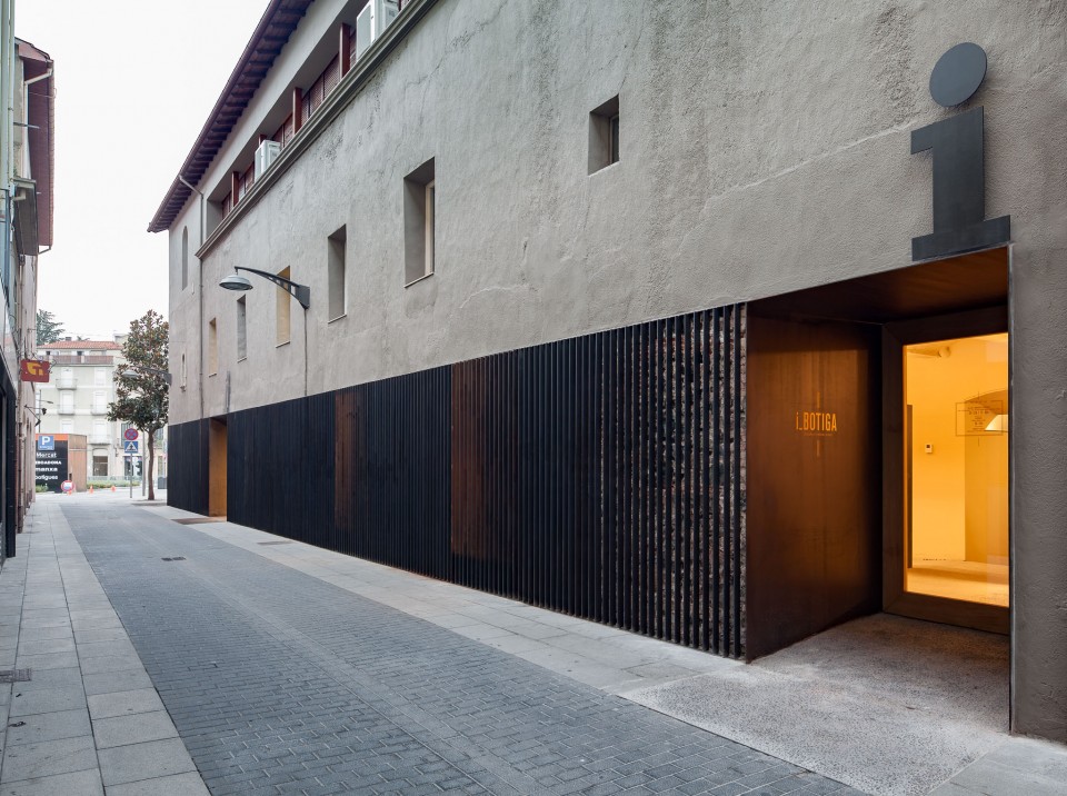 004-A DOOR TO THE LANDSCAPE by arnauestudid arquitectura