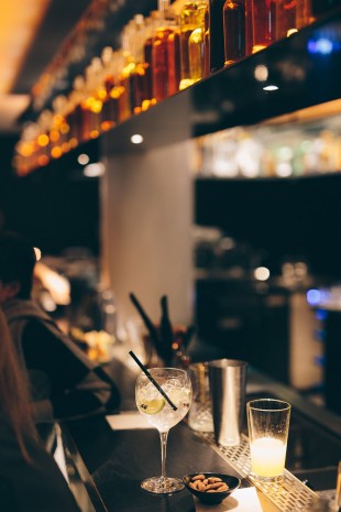 008 -PRESSROOM_bar_02_MvV