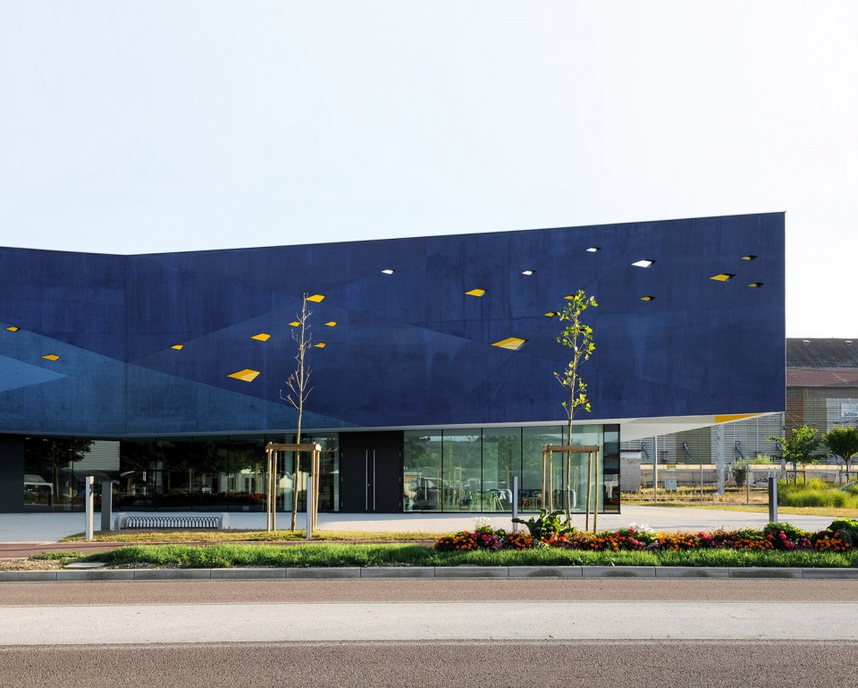 009-9-Art and Conference Centre,Inter-Generation Centre,and Tourist Office by Dominique coulon and associes-009