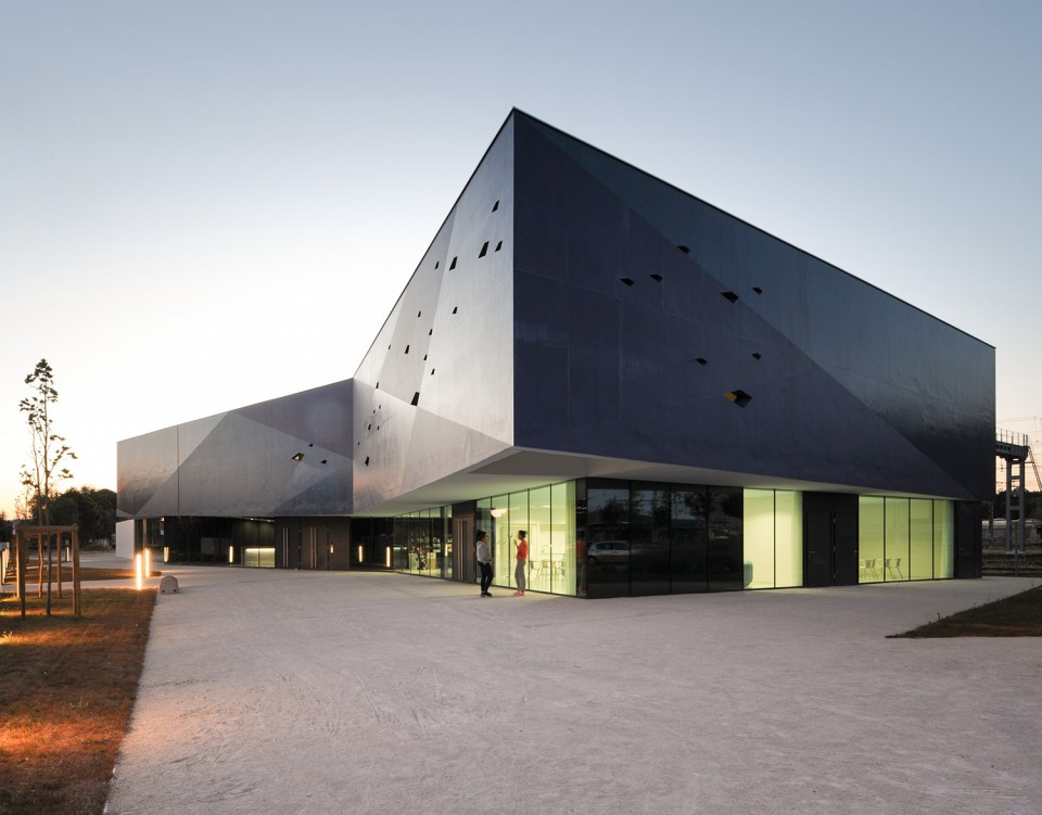 012-12-Art and Conference Centre,Inter-Generation Centre,and Tourist Office by Dominique coulon and associes-012