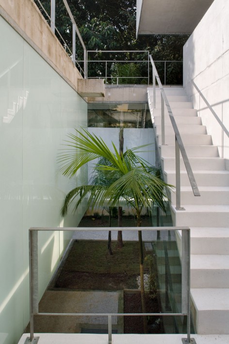 012-HOUSE IN CARAPICUIBA by spbr arquitetos