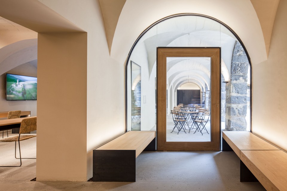 018-A DOOR TO THE LANDSCAPE by arnauestudid arquitectura