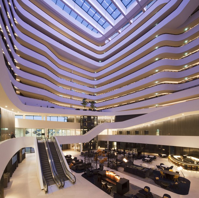 05_Photo Mecanoo_Atrium Hilton Amsterdam Airport Schiphol