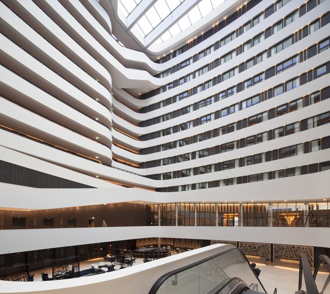07_Photo Mecanoo_Atrium Hilton Amsterdam Airport Schiphol
