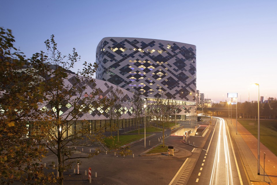 14_Photo Mecanoo_View from Schiphol Boulevard Hilton Amsterdam Airport Schiphol
