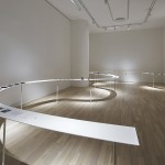 nendo用33米长漂浮之桌为GYRE打造巡回展 / nendo